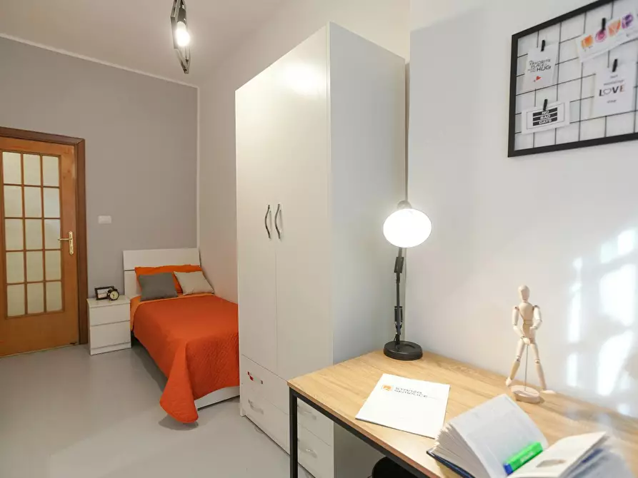 Immagine 3 di Camera in affitto  in Viale Bognar a Pozzuoli