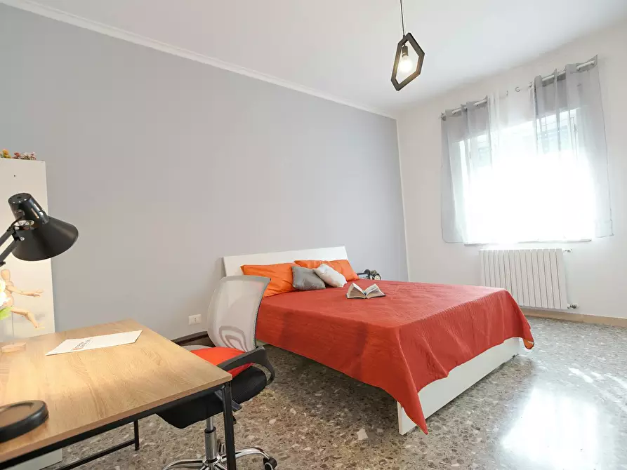 Immagine 3 di Camera in affitto  in Viale Bognar a Pozzuoli