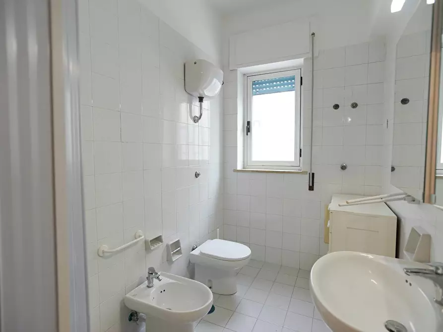 Immagine 10 di Camera in affitto  in Viale Bognar a Pozzuoli