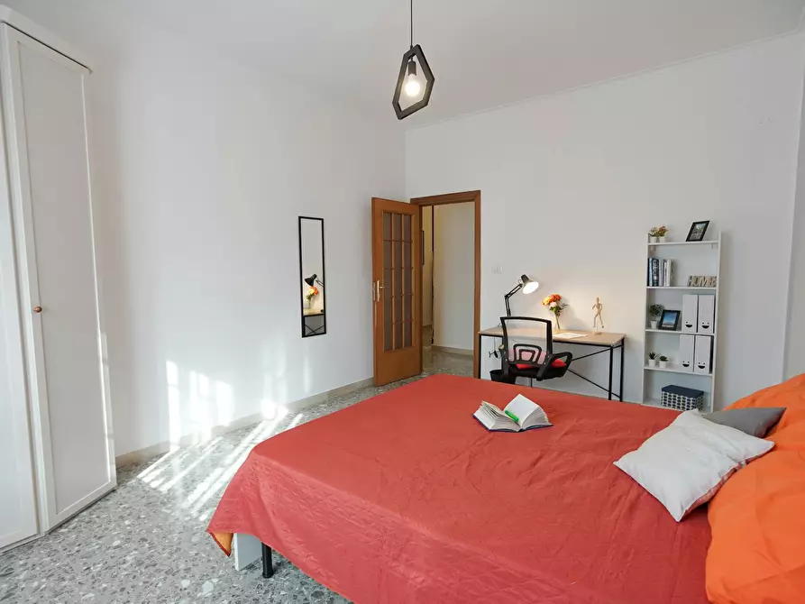 Immagine 5 di Camera in affitto  in Viale Bognar a Pozzuoli