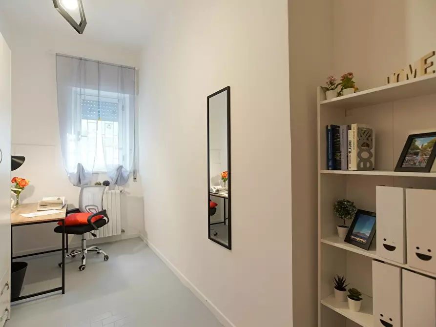 Immagine 5 di Camera in affitto  in Viale Bognar a Pozzuoli