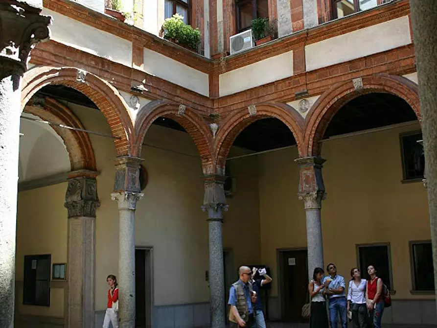 Immagine 1 di Appartamento in affitto  in Via dei Piatti a Milano