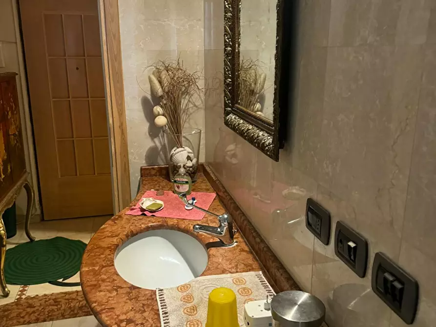 Immagine 6 di Appartamento in affitto  in Via dei Piatti a Milano