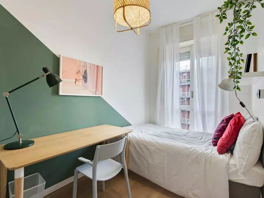 Immagine 2 di Camera in affitto  in Viale Evaristo Stefini a Milano