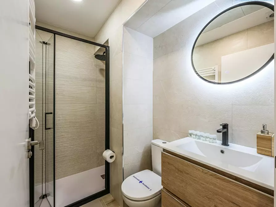 Immagine 9 di Appartamento in affitto  in Calle Ayamonte a Madrid