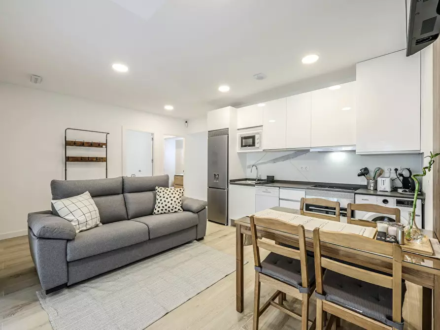 Immagine 1 di Appartamento in affitto  in Calle Ayamonte a Madrid