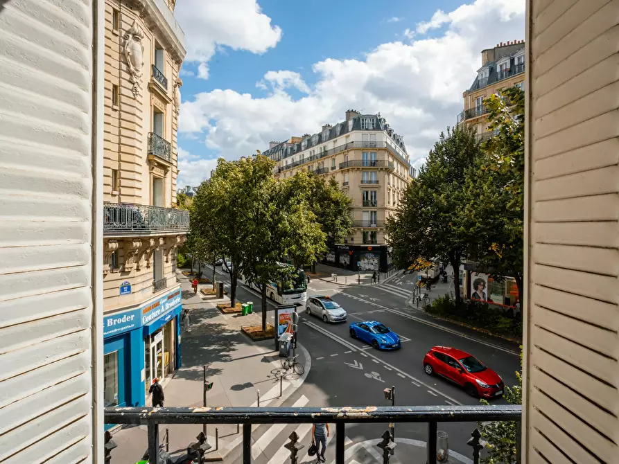 Immagine 3 di Appartamento in affitto  in Avenue de la République a Paris