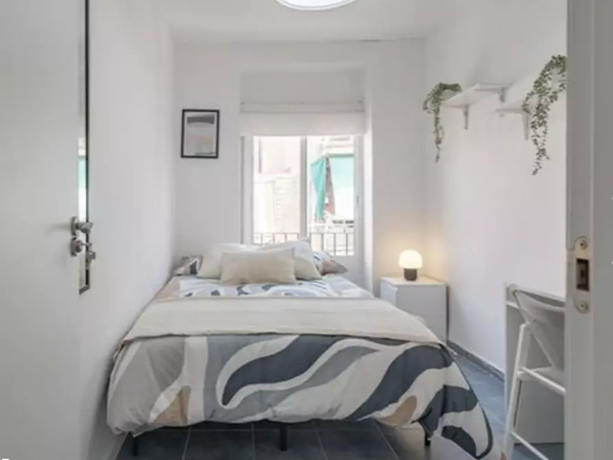 Immagine 2 di Camera in affitto  in Calle del Arquitecto Vidal a Alicante/Alacant