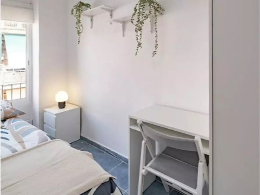 Immagine 8 di Camera in affitto  in Calle del Arquitecto Vidal a Alicante/Alacant