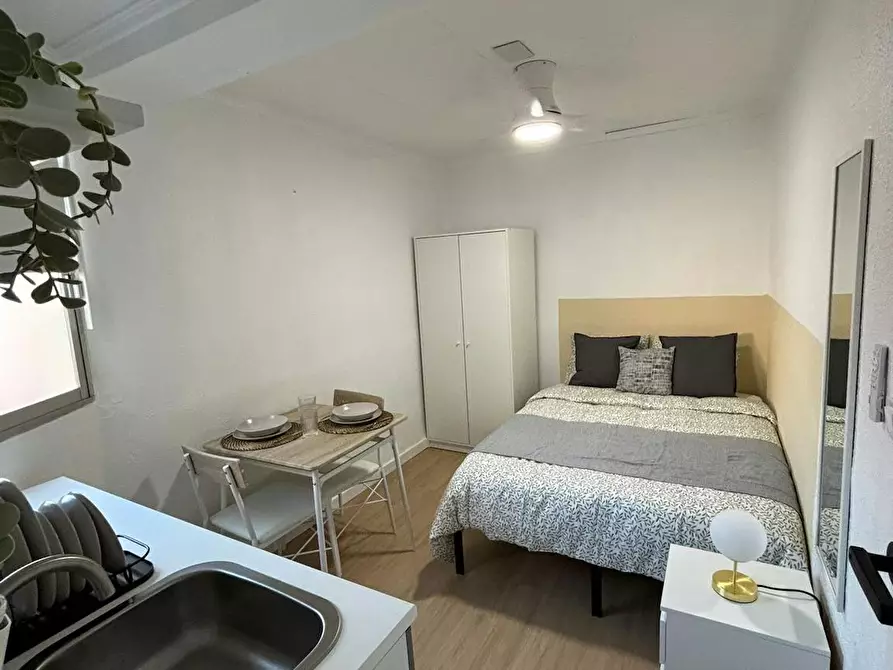 Immagine 1 di Camera in affitto  in Carrer Colón a Paiporta