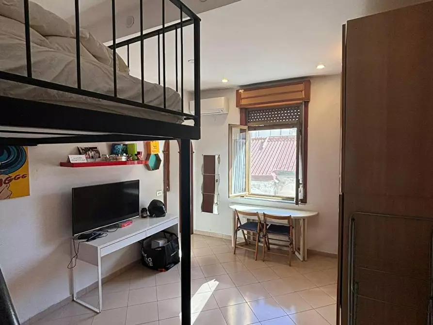 Immagine 7 di Appartamento in affitto  in Via Santa Teresa degli Scalzi a Napoli