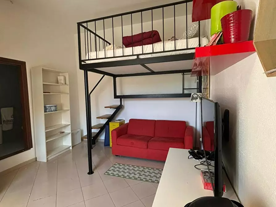 Immagine 1 di Appartamento in affitto  in Via Santa Teresa degli Scalzi a Napoli