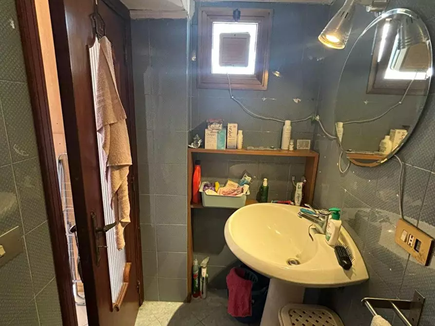 Immagine 3 di Appartamento in affitto  in Via Santa Teresa degli Scalzi a Napoli