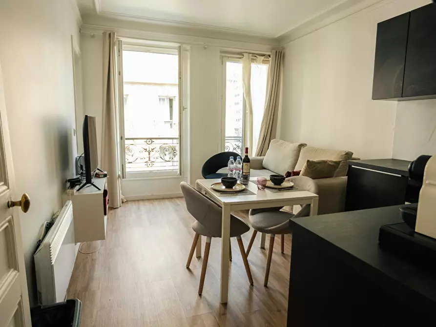 Immagine 1 di Appartamento in affitto  in Rue Pétion a Paris