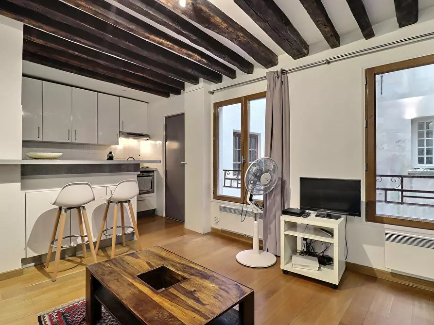 Immagine 2 di Appartamento in affitto  in Rue Saint-Louis en l'Île a Paris