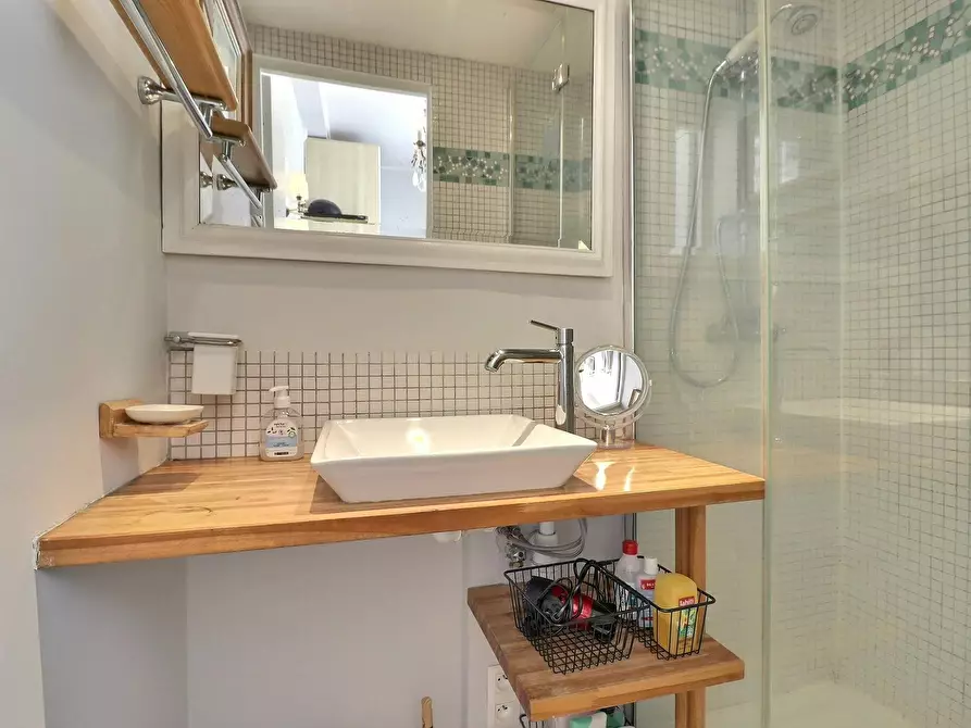 Immagine 10 di Appartamento in affitto  in Rue de Nesle a Paris 06