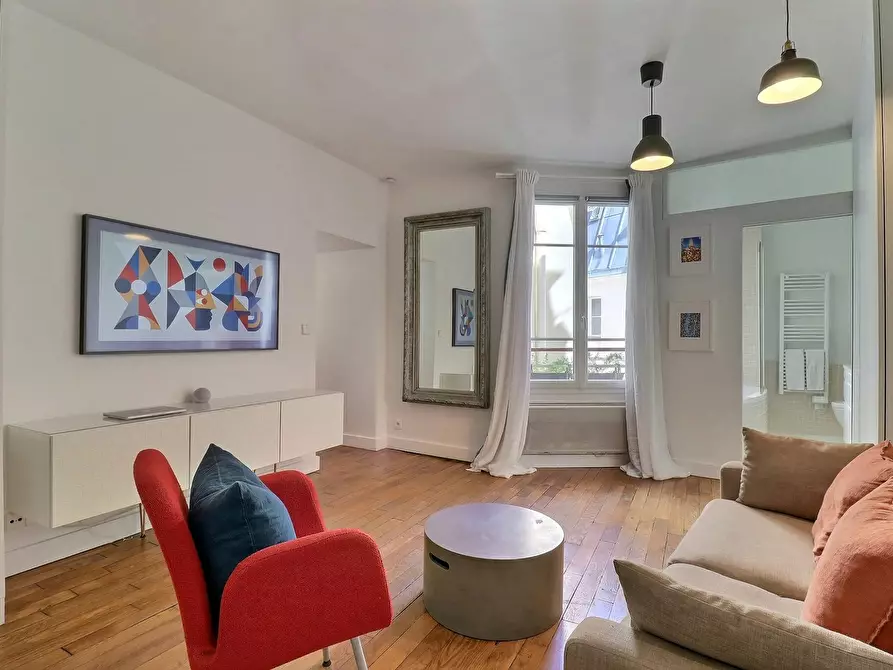Immagine 5 di Appartamento in affitto  in Rue Croix des Petits Champs a Paris