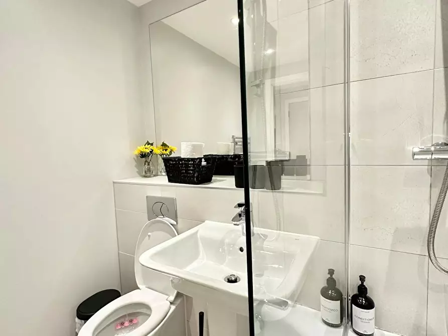 Immagine 9 di Appartamento in affitto  in Oldfield Road a 