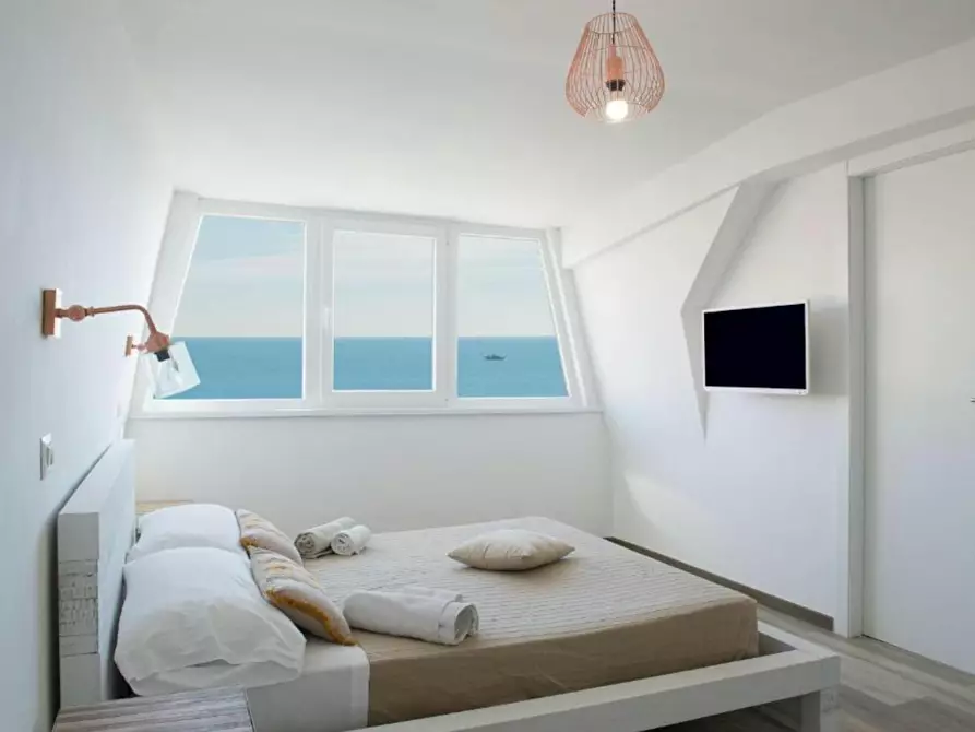 Immagine 1 di Appartamento in affitto  in Lungomare Duca degli Abruzzi a Roma