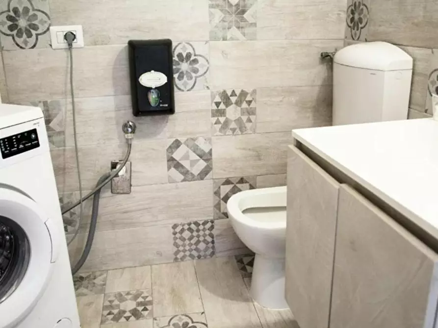 Immagine 9 di Appartamento in affitto  in Lungomare Duca degli Abruzzi a Roma