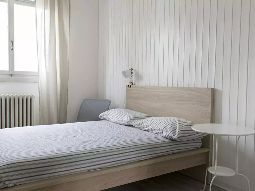 Immagine 6 di Camera in affitto  in Via Federico Engels a Milano