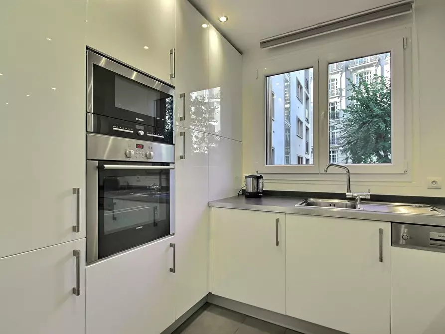 Immagine 10 di Appartamento in affitto  in Rue George Sand a Paris 16