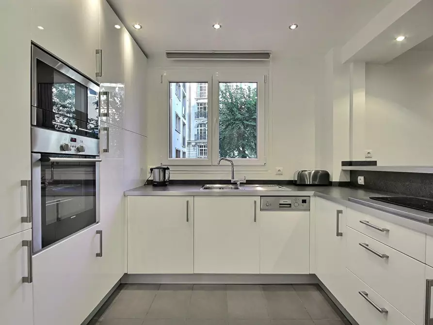 Immagine 9 di Appartamento in affitto  in Rue George Sand a Paris 16