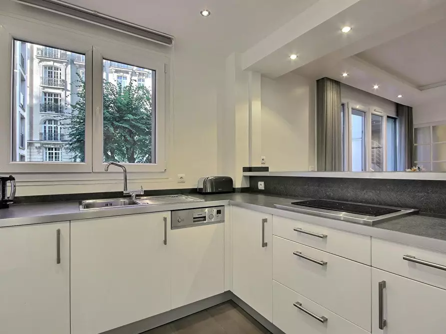 Immagine 8 di Appartamento in affitto  in Rue George Sand a Paris 16