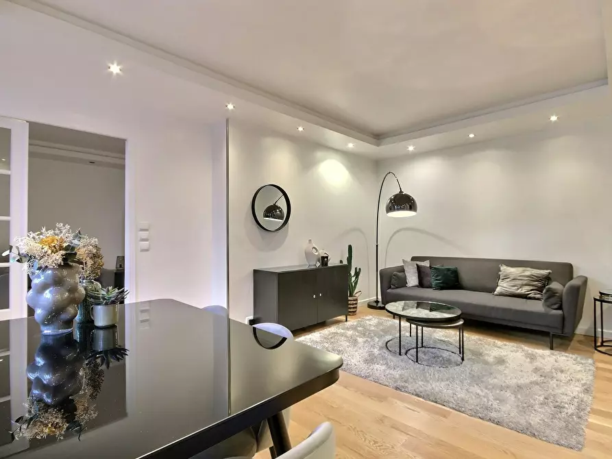 Immagine 1 di Appartamento in affitto  in Rue George Sand a Paris 16