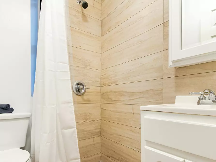 Immagine 8 di Camera in affitto  in East 93rd Street a Torino