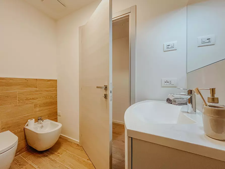 Immagine 7 di Camera in affitto  in Lungadige Marco Apuleio a Trento