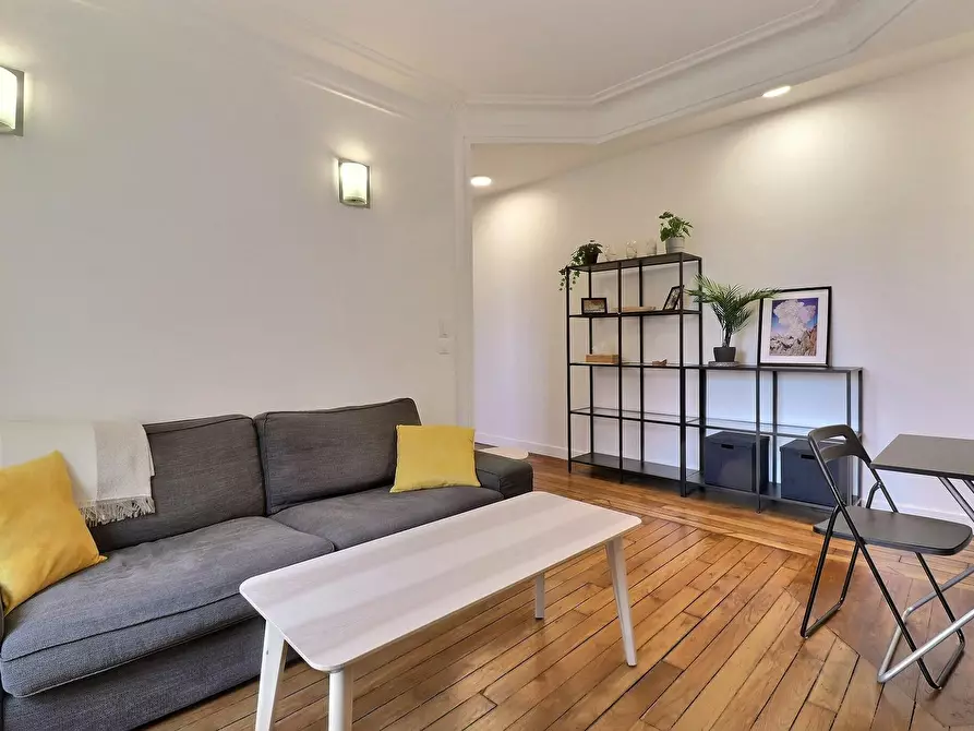 Immagine 2 di Appartamento in affitto  in Rue de Chabrol a Paris