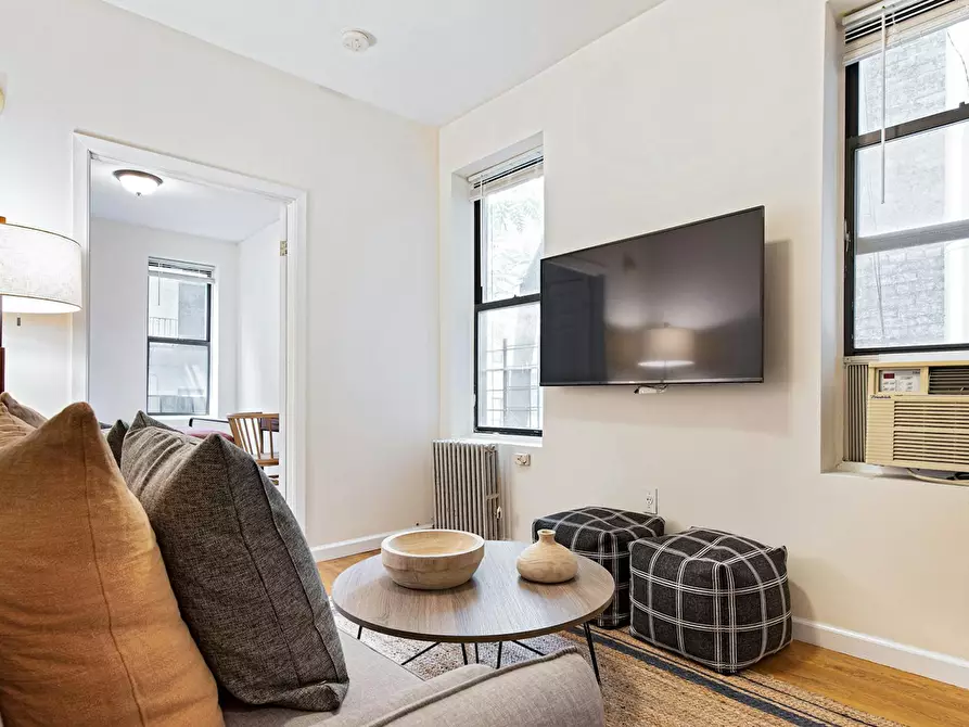 Immagine 3 di Camera in affitto  in East 93rd Street a Torino