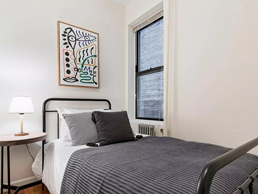 Immagine 1 di Camera in affitto  in East 93rd Street a Torino