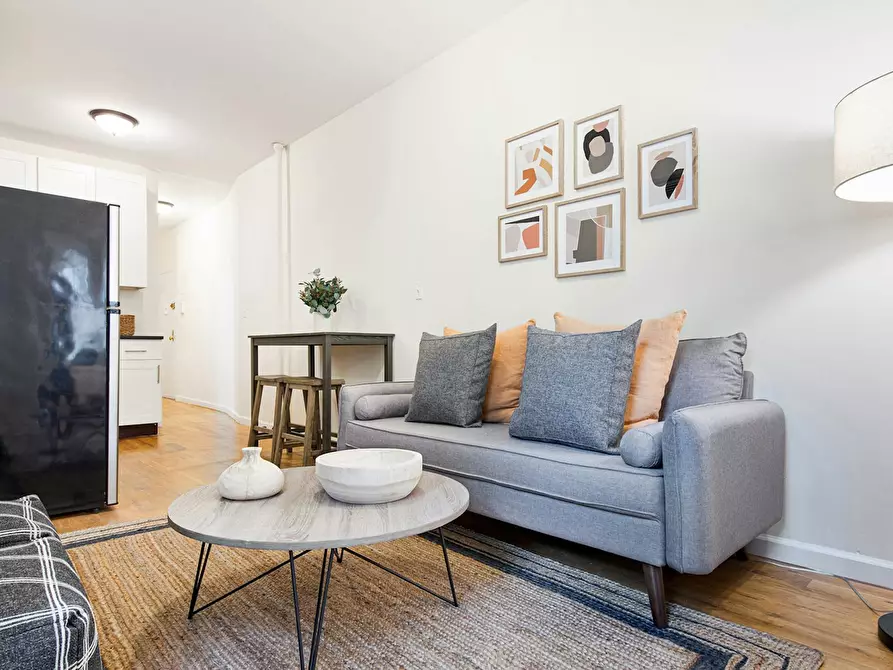 Immagine 4 di Camera in affitto  in East 93rd Street a Torino