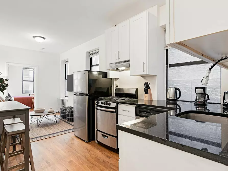 Immagine 8 di Camera in affitto  in East 93rd Street a Torino