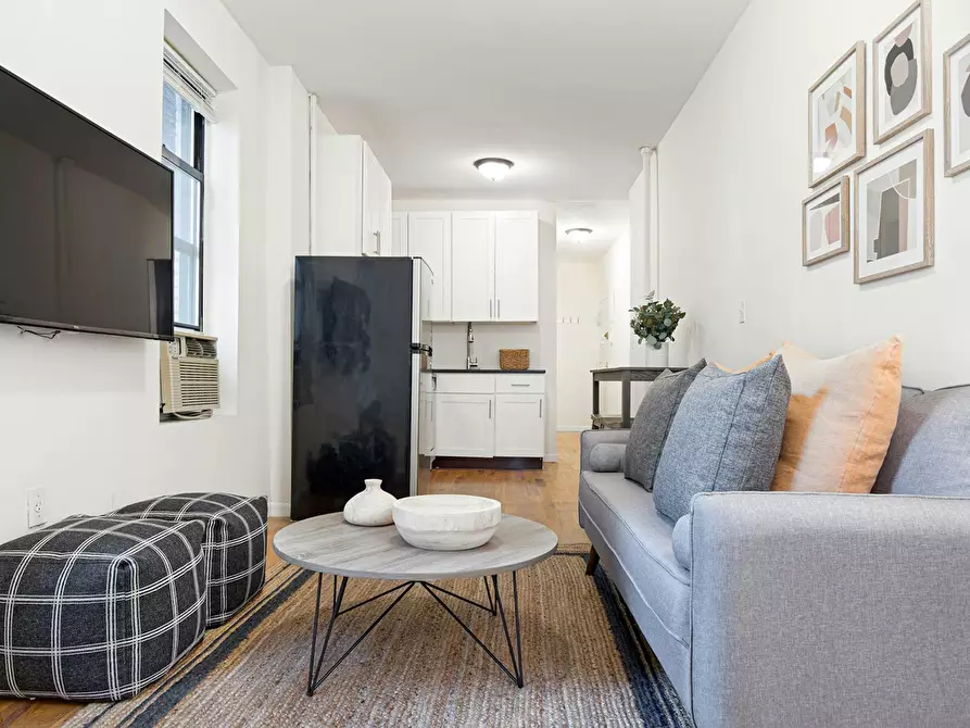 Immagine 6 di Camera in affitto  in East 93rd Street a Torino