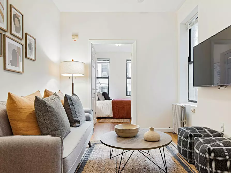 Immagine 2 di Camera in affitto  in East 93rd Street a Torino