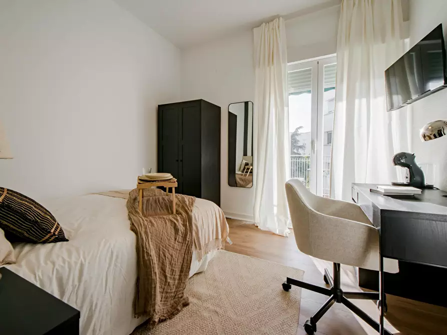 Immagine 1 di Camera in affitto  in Calle de Rodríguez Marín a Madrid