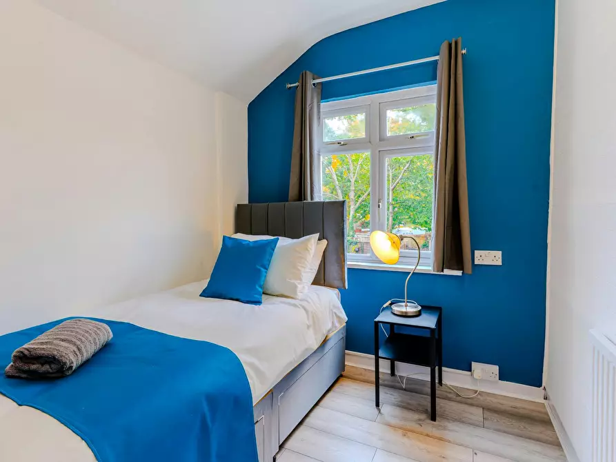 Immagine 3 di Casa indipendente in affitto  in High Street a Gillingham