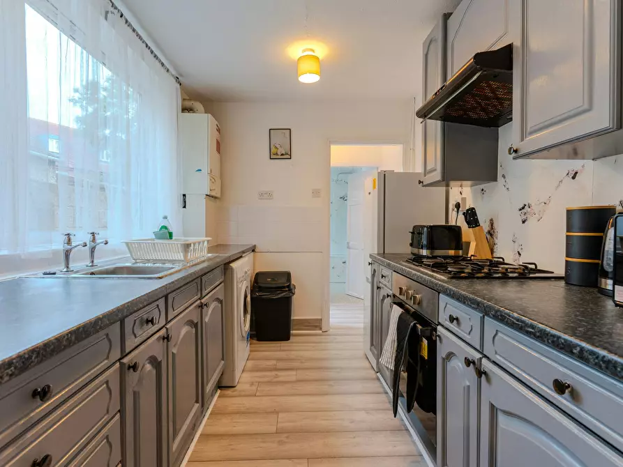 Immagine 8 di Casa indipendente in affitto  in High Street a Gillingham