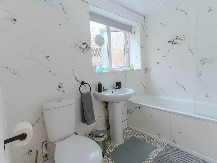 Immagine 7 di Casa indipendente in affitto  in High Street a Gillingham