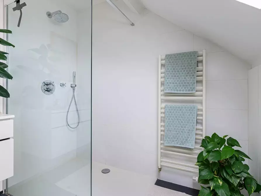 Immagine 10 di Appartamento in affitto  in Rue Lesbroussart a Ixelles