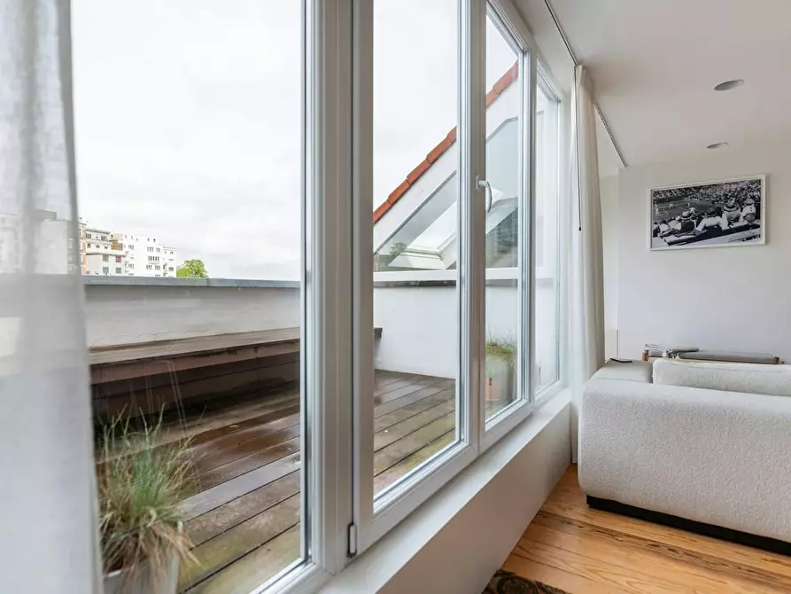 Immagine 5 di Appartamento in affitto  in Rue Lesbroussart a Ixelles