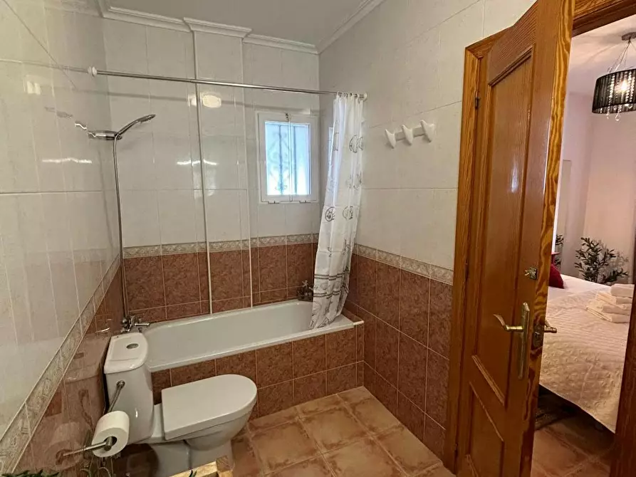 Immagine 10 di Casa indipendente in affitto  in Calle Río Odiel a Sarganella
