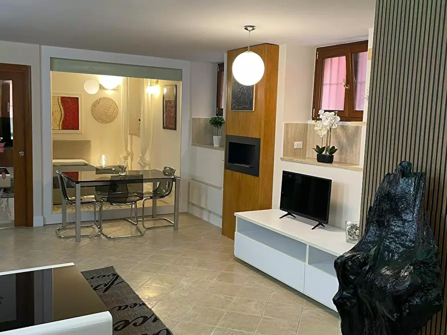 Immagine 5 di Appartamento in affitto  in Via delle Rose a Roma