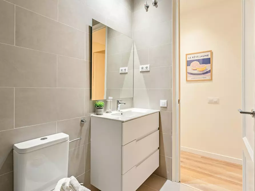 Immagine 10 di Camera in affitto  in Carrer del Comte Borrell a Barcelona