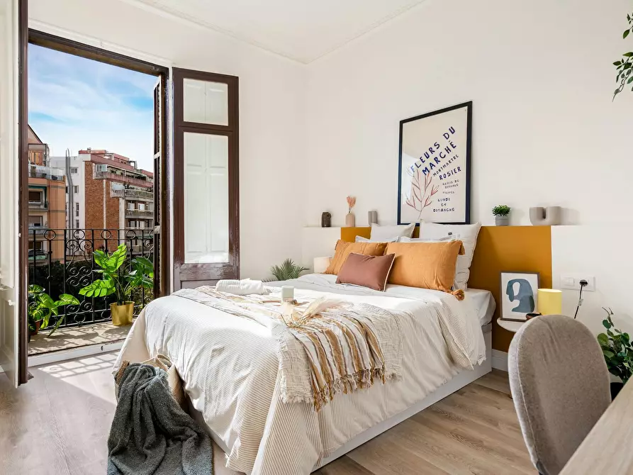Immagine 1 di Camera in affitto  in Carrer del Comte Borrell a Barcelona