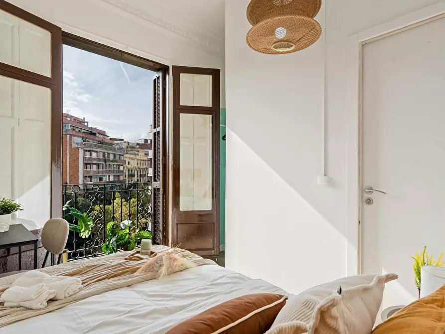 Immagine 2 di Camera in affitto  in Carrer del Comte Borrell a Barcelona