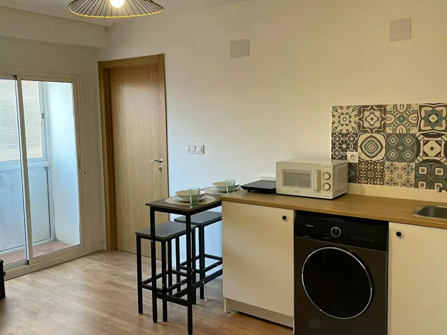 Immagine 6 di Camera in affitto  in Carrer d'Alcanyís a Valencia